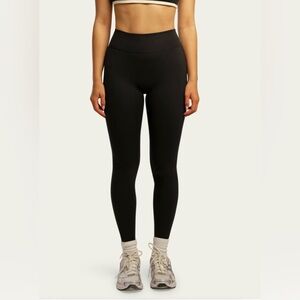 437 THE ESSENTIALS LEGGING / BLACK